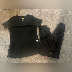Black wonderwink maternity jogger scrub set